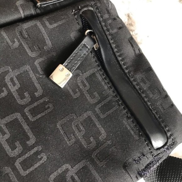 Fanny pack waist bag with adjustable bucket strap - Picture 7 of 8